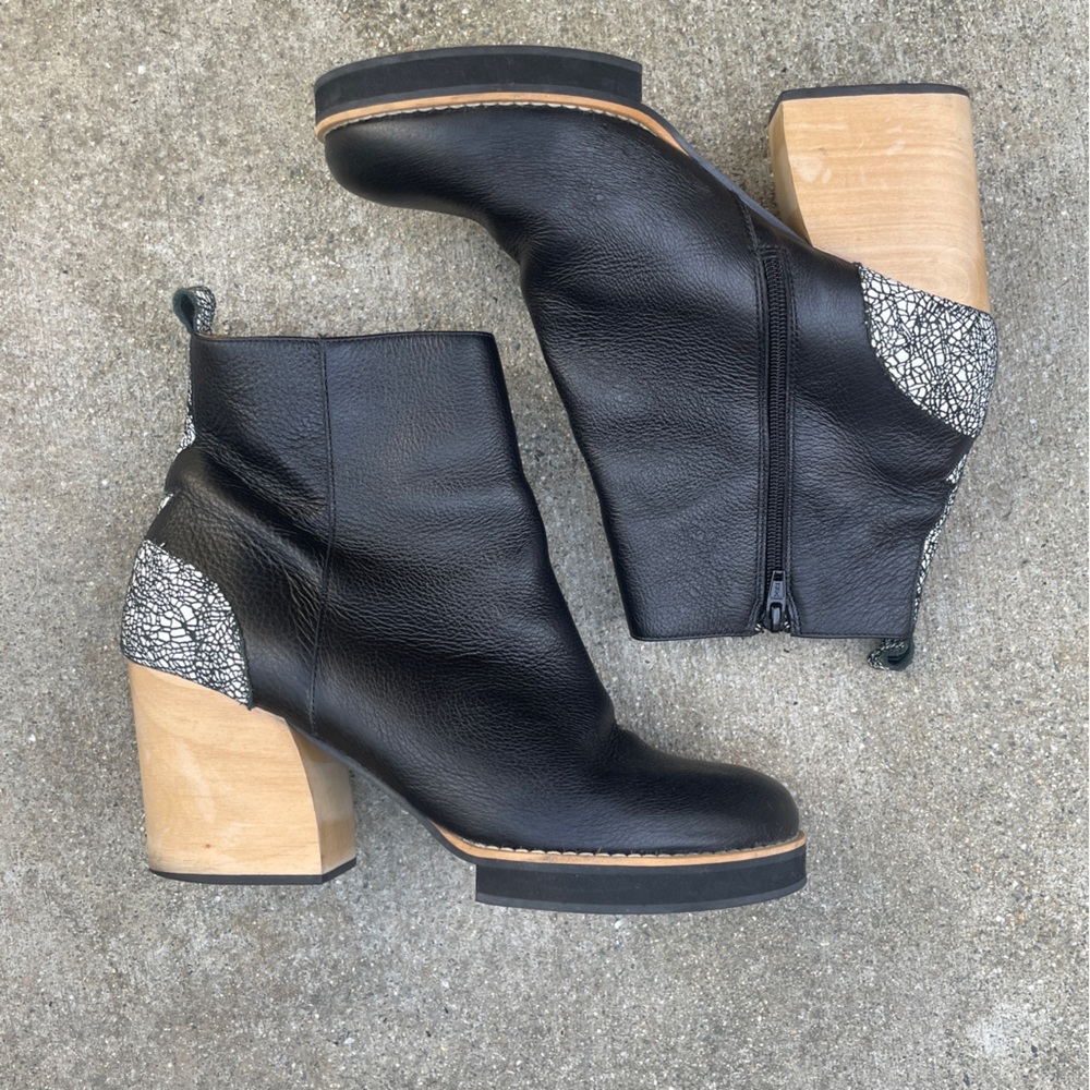 Elegant Black and Tan Heeled Boots